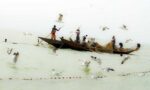 Angela Prati, Pescatori, Lago Chilika, Regione di Orissa, India, 2005, Alinari Contemporary