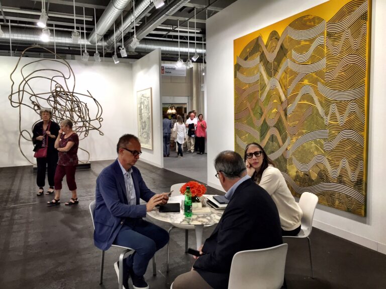 Art Basel 2015 Basilea 06 Basel Updates: immagini dalla regina delle fiere. "Already sold" spesso pronunciato dai galleristi di Art Basel: vendite elevate anche per le generazioni più recenti