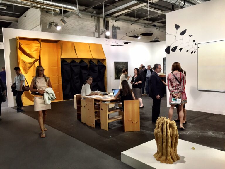 Art Basel 2015 Basilea 09 Basel Updates: immagini dalla regina delle fiere. "Already sold" spesso pronunciato dai galleristi di Art Basel: vendite elevate anche per le generazioni più recenti