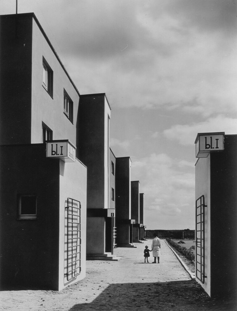 Arthur Koster, Complesso residenziale del Georgsgarten, architetto Otto Haesler, 1925-26 - © Arthur Koster, by SIAE 2015 - Photo by Galerie Berinson, Berlino