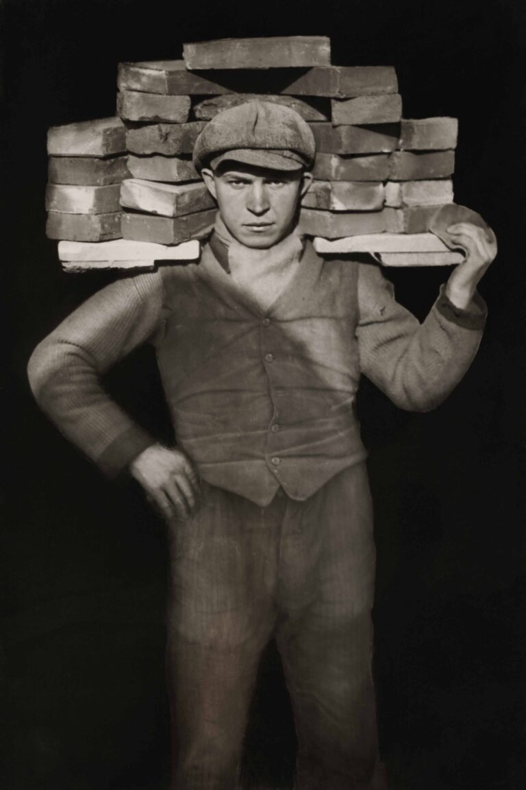 August Sander, Manovale, 1928 - © Die Photographische Sammlung-SK Stiftung Kultur – August Sander Archiv, Koln, by SIAE 2015