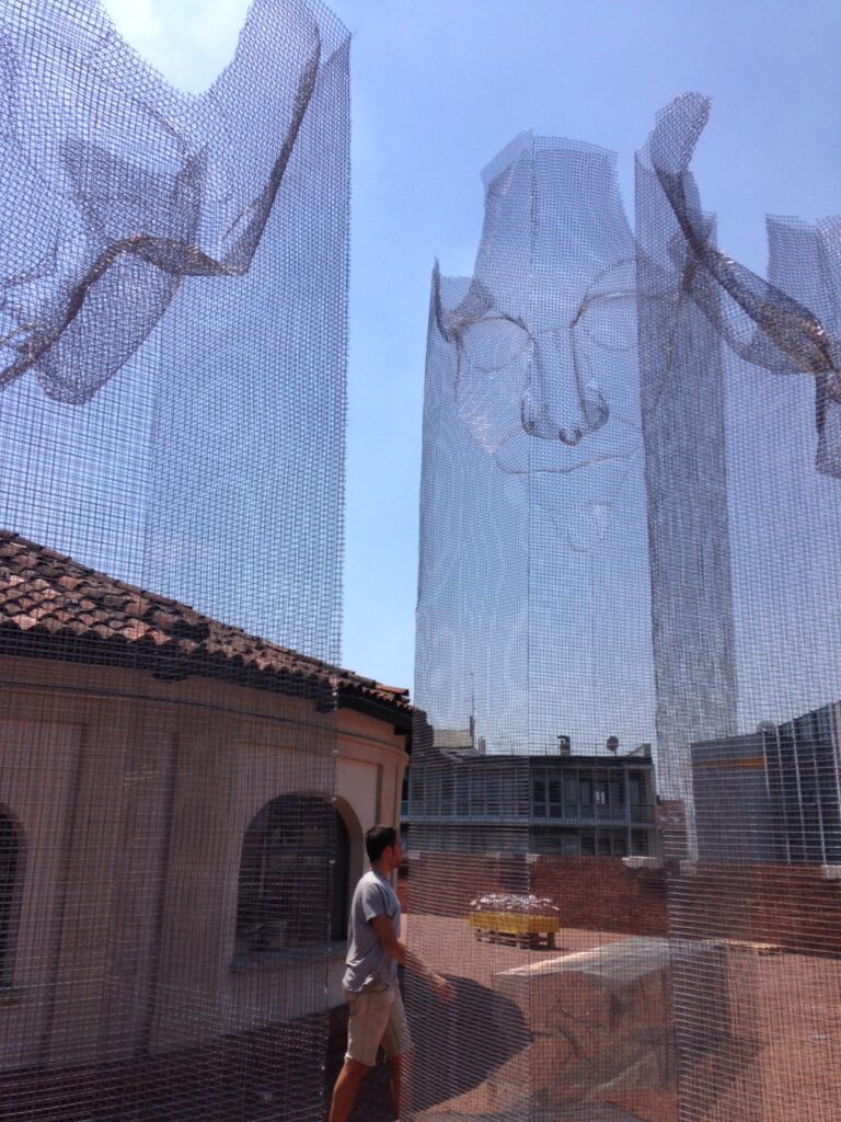 Biennale Italia Cina Mastio Cittadella Torino Edoardo Tresoldi Immagini dall'opening della Biennale Italia-Cina, che inaugura a Torino il nuovo spazio del Mastio della Cittadella. 100 artisti, anche all'Arca di Vercelli e a Serralunga d’Alba