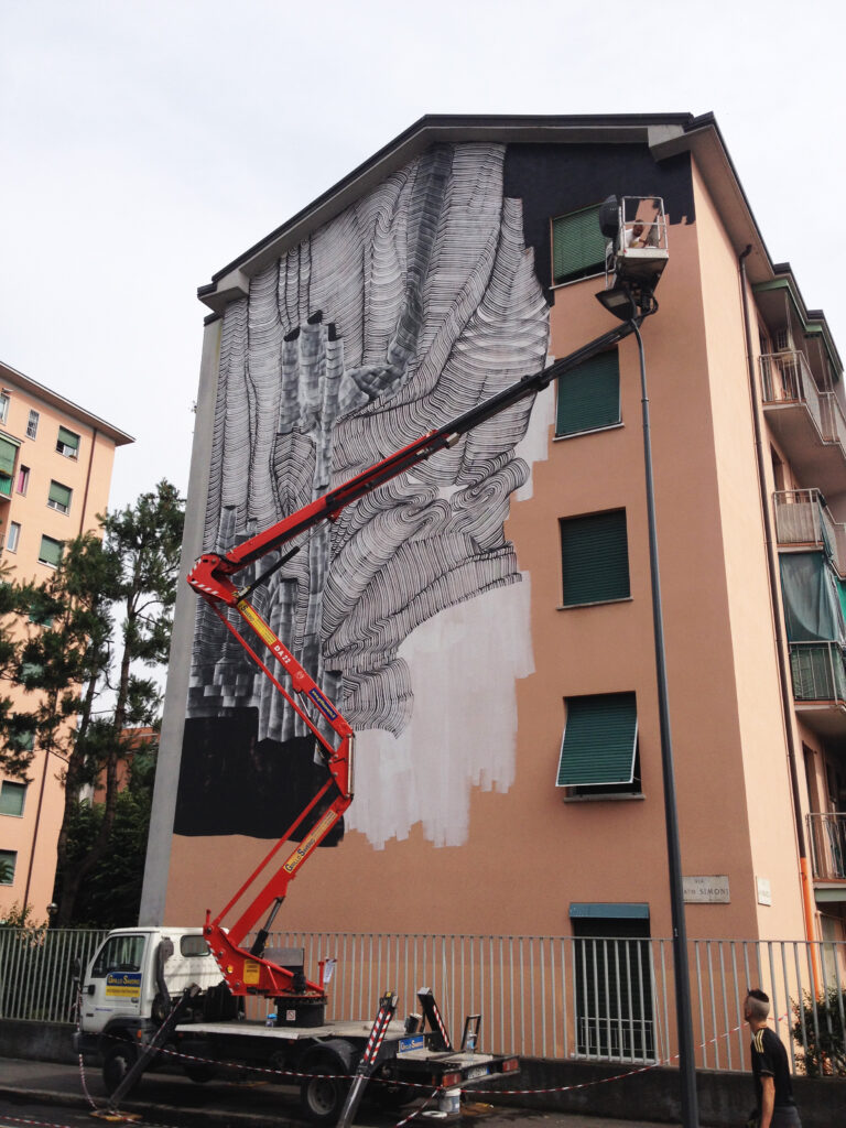 Chained Quarto Oggiaro 2015 2501 work in progress Wunderkammern sbarca a Milano. La galleria romana, specializzata in arte urbana, presenta 9 street artist tra 4 sedi meneghine. Le prime foto da Chained