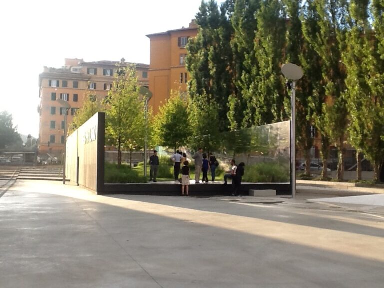 Corte Great Land YAP Maxxi 2015 3 e1435217355233 Immagini e videointervista dalla preview di Great Land, il progetto di Corte per lo YAP Maxxi 2015. Prati e colline per l'estate romana in Piazza Boetti