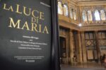 Il Battistero di Firenze 1 L’occhio Santa Maria del Fiore. Ecco le immagini della monumentale vetrata di Lorenzo Ghiberti nella Cattedrale di Firenze, esposta nel Battistero dopo il restauro