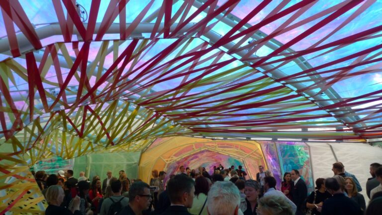 Il Serpentine Pavillion di SelgasCano foto Davide Sacconi e Raquel Drummond 19 Da Londra le immagini del Serpentine Pavillion 2015, firmato dallo studio spagnolo SelgasCano. Un'enorme stella marina sintetica poggiata sul prato di Hyde Park