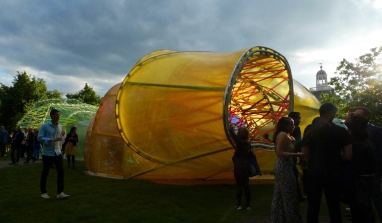 Il Serpentine Pavillion di SelgasCano foto Davide Sacconi e Raquel Drummond 24 Da Londra le immagini del Serpentine Pavillion 2015, firmato dallo studio spagnolo SelgasCano. Un'enorme stella marina sintetica poggiata sul prato di Hyde Park