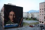 Jorit Agoch Ael Tuttegual songe criature 2015 Napoli © Inward 2 INWARD, la street art contro il razzismo. Altro che ruspe: a Napoli Jorit Agoch dipinge su un muro il volto di una bambina Rom