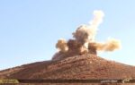 Lesplosione del mausoleo di Mohammed Ben Ali foto liveleak.com L'Isis ha iniziato a distruggere Palmyra. Unesco e Onu aspettano che l'opera sia completata per intervenire? E in Parlamento c'è chi chiede di inviare i Caschi Blu