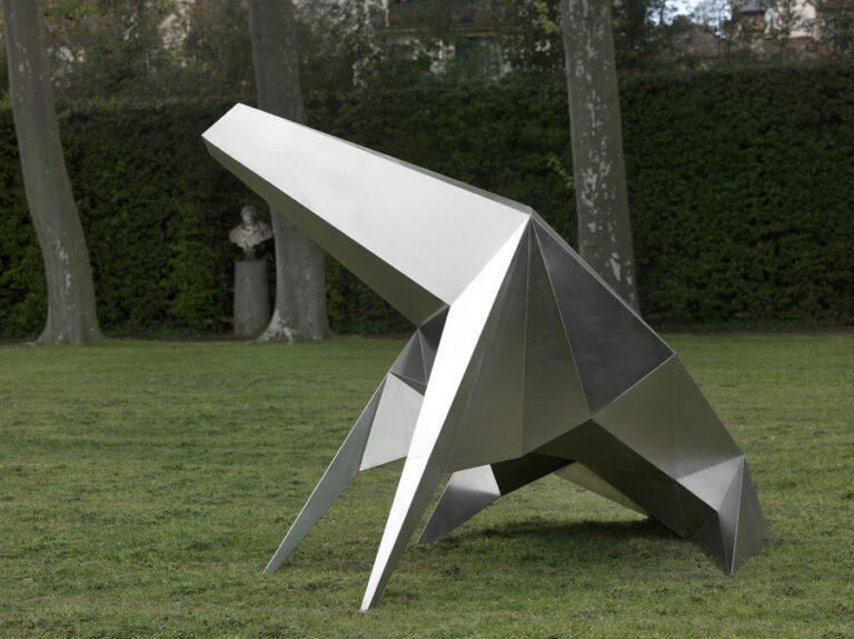 Lynn Chadwick Beast Alerted I 1990 – acciaio inox saldato 228.5 x 183 x 324.5 cm Lynn Chadwick a Boboli e Villa Bardini. Un grande scultore del ‘900 tra i giardini di Firenze