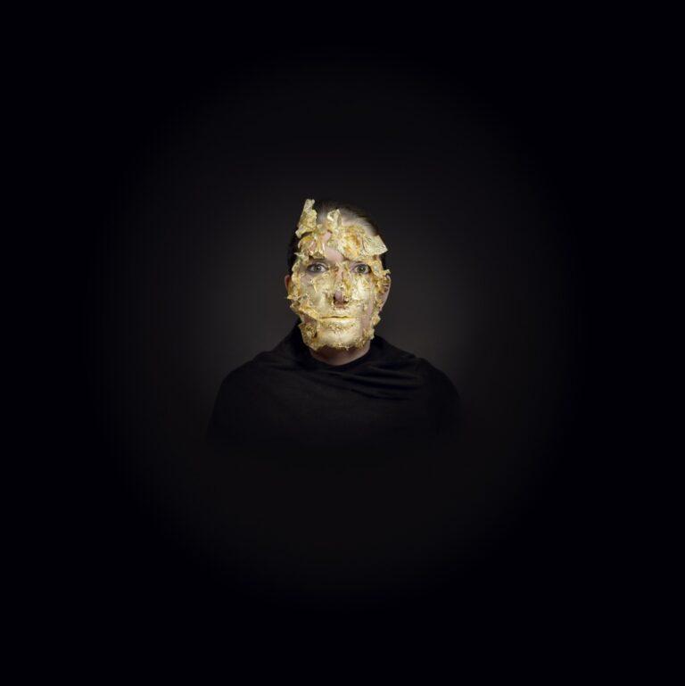 Marina Abramovic, Golden Mask, 2009 – still da video - courtesy of the artist and Lia Rumma Gallery