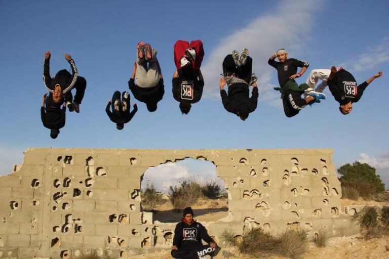 Parkour tra i graffiti di Banksy a Gaza 2 Benvenuti all'inferno. Gaza, Banksy e il parkour tra le macerie