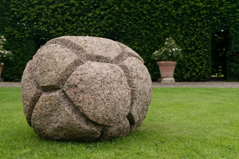 Peter Randall-Page. Cupressus - photo © Sergio Tenderini - Villa Panza