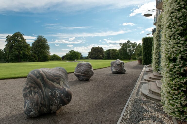 Peter Randall-Page. Shapes in the clouds - photo © Sergio Tenderini - Villa Panza