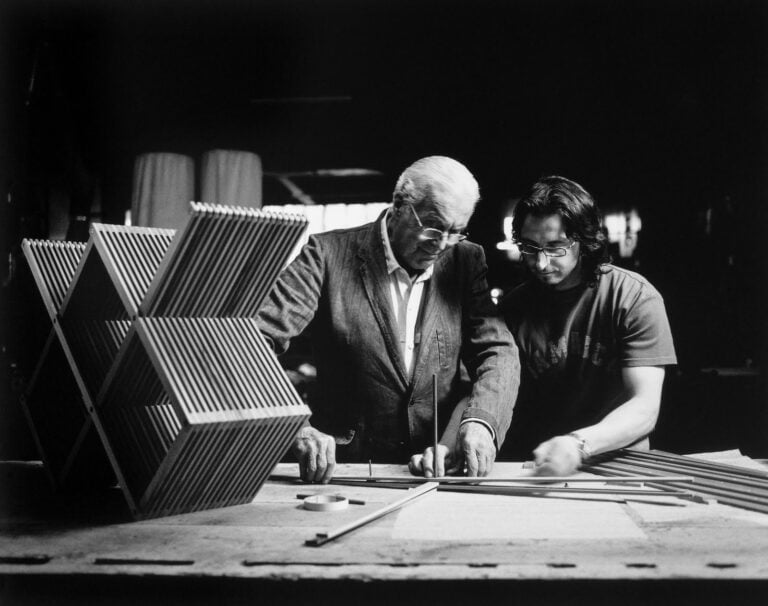 Pierluigi Ghianda al lavoro È morto Pierluigi Ghianda, il poeta del legno. Maestro dell'ebanisteria, riuscì a coniugare tradizione e nuove sperimentazioni nel design