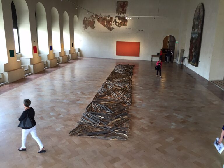 Richard Long La percezione del futuro Perugia Minimal Art al cospetto dei capolavori dei Trecento italiano. Immagini dalla mostra della Collezione Panza di Biumo a Perugia