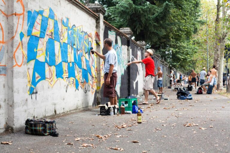 Street Players Milano Aziende che si promuovono con l’arte. Boero, storico marchio di vernici, supporta a Milano Street Players: 300 street artist, per 3 km di graffiti