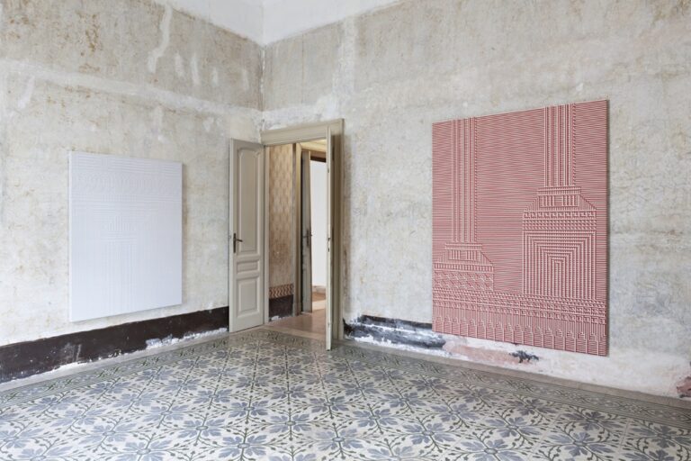 Tauba Auerbach + Charlotte Posenenske - Reciprocal Score - veduta della mostra presso Indipendenza, Roma 2015 - photo Vegard Kleven - courtesy of Tauba Auerbach and Standard, Oslo