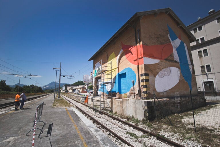 Turbosafary stazione di Castelplanio foto Francesco Marini Street Art e ferrovia, la novità del festival Pop Up. Da 2501 a Basik, immagini dei murales nelle stazioni marchigiane