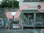Un murale di Blu al Leoncavallo A rischio i graffiti del Leoncavallo di Milano. I commercianti vogliono cancellarli: squadre di volontari pronti all’azione. Gli occupanti si mobilitano con un presidio