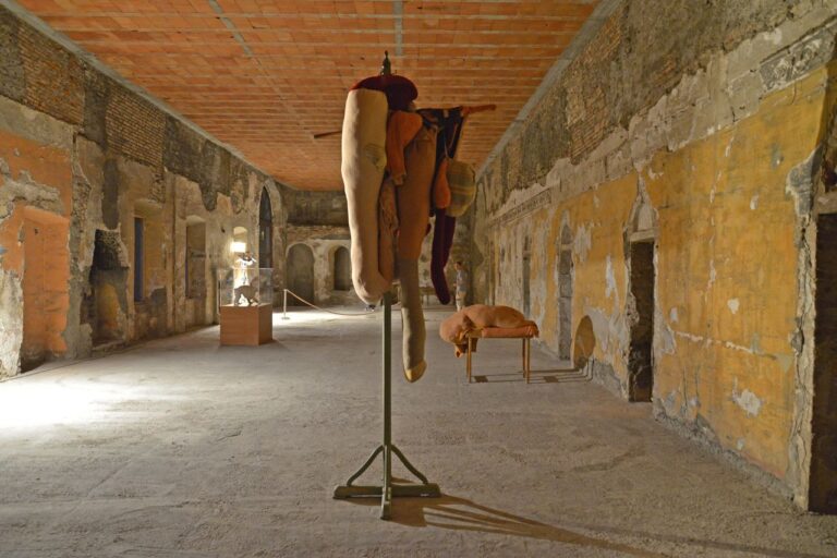 contemporary locus 8 - photo Mario Albergati - Monastero del Carmine - Berlinde De Bruyckere, Z. T., 2003, courtesy Galleria Continua, San Gimignano-Beijing-Les Moulins & AGI Verona Collection