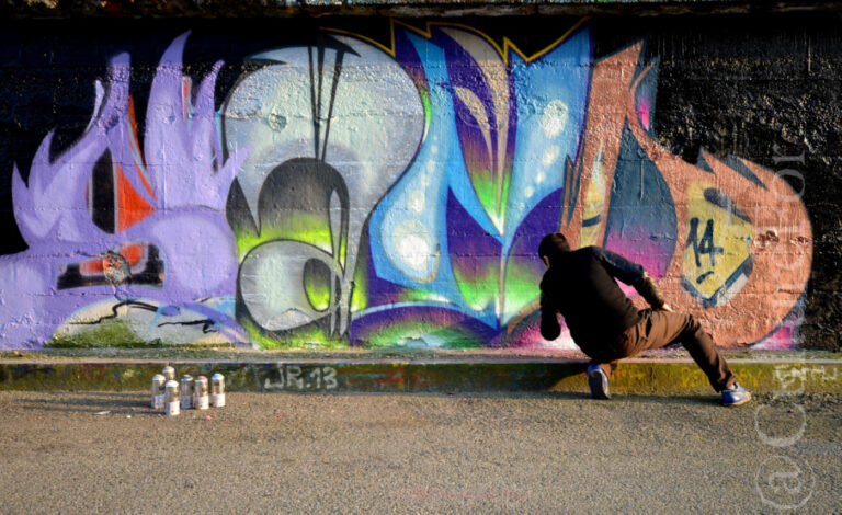 street art leoncavallo milano www culturefor com 12 A rischio i graffiti del Leoncavallo di Milano. I commercianti vogliono cancellarli: squadre di volontari pronti all’azione. Gli occupanti si mobilitano con un presidio