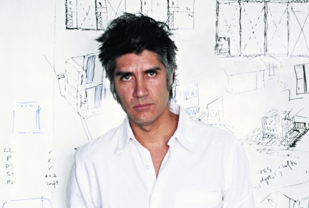 Biennale di Venezia: il curatore Alejandro Aravena presenta la 15. Mostra Internazionale di Architettura. Titolo Reporting from the Front, poco spazio alle archistar