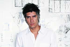 Biennale di Venezia: il curatore Alejandro Aravena presenta la 15. Mostra Internazionale di Architettura. Titolo Reporting from the Front, poco spazio alle archistar