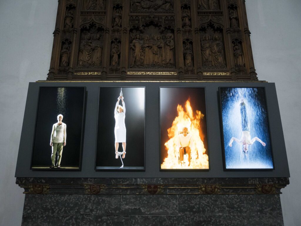 Immagini dalla mostra di Bill Viola all’Auckland Castle di Durham. Dalla Grecia antica alla video arte. Quattro lavori ispirati alla fede che supera le differenze religiose