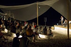 Dal tramonto all’alba, tra arte, architettura e street food: ecco cosa accadrà a Demanio Marittimo.Km-278. Il 17 luglio, sul litorale di Senigallia