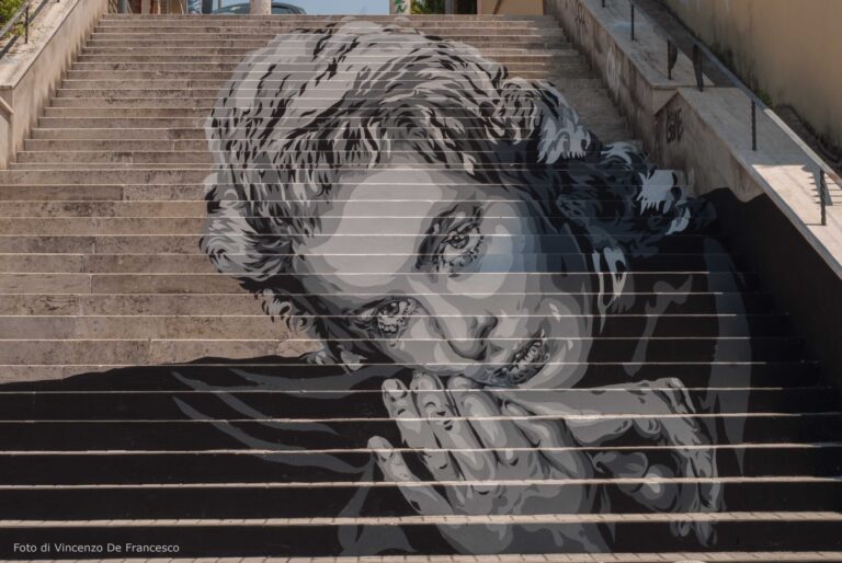Diavù Ingrid Bergman Ossigeno Festival Roma 2015 Se Ingrid Bergman torna sulle scalinate di Roma. Street art che cita il cinema, ripensando angoli di quartieri. Un progetto di David Vecchiato