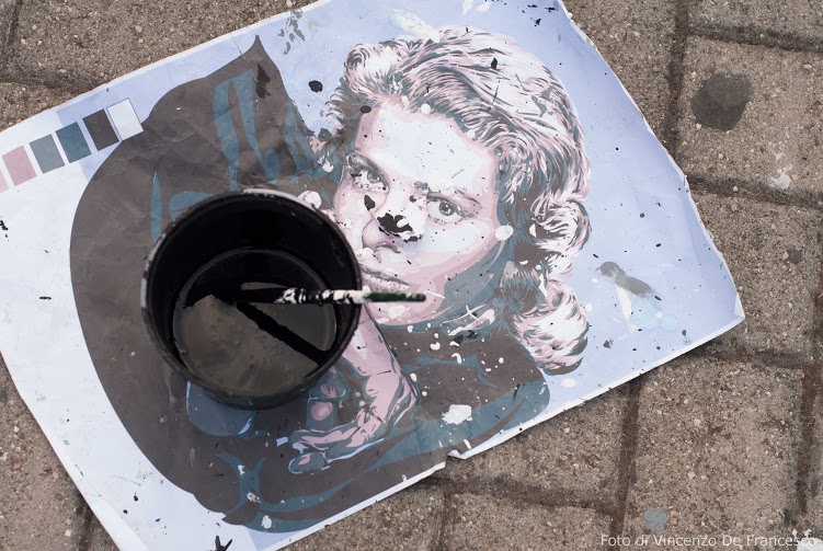 Diavù Ingrid Bergman Ossigeno Festival Roma 2015 bozzetto Se Ingrid Bergman torna sulle scalinate di Roma. Street art che cita il cinema, ripensando angoli di quartieri. Un progetto di David Vecchiato