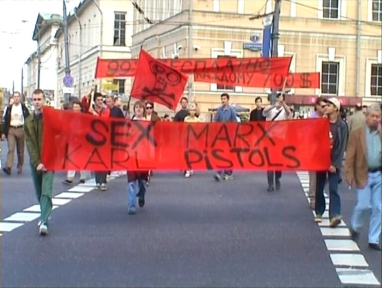 Dmitri Gutov, Demonstration, 2000 - video basato sull’azione di Radeck Community, Manifestation - Collezione del Centro per l’Arte Contemporanea Luigi Pecci, Prato