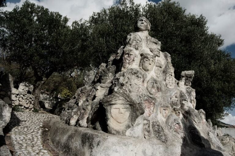 Filippo Bentivegna il Castello incantato 2 Outsider art da museo in Sicilia. A Sciacca apre quello dedicato a Filippo Bentivegna, l’artista del Castello incantato amato da Jean Dubuffet: ecco le immagini