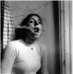 Francesca Woodman, Self portrait talking to Vince, Providence, Rhode Island, 1975-1978 - © Courtesy George and Betty Woodman, New York - Sammlung Verbund, Wien