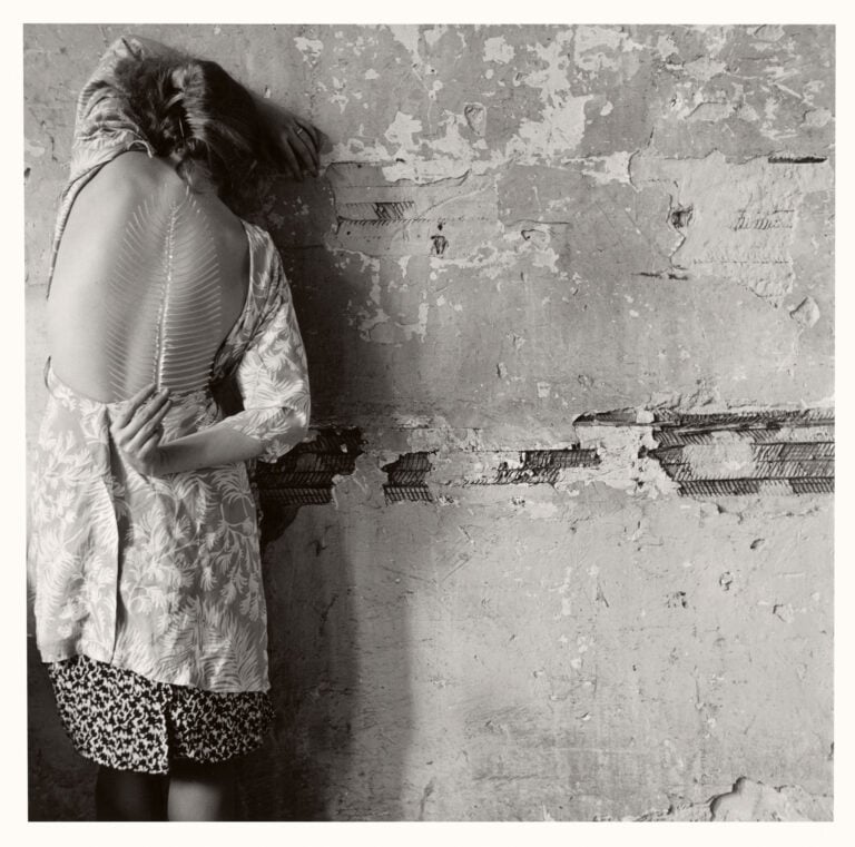 Francesca Woodman, Untitled, New York, 1979-2001 - © Courtesy George and Betty Woodman, New York - Sammlung Verbund, Wien