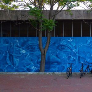 Atac e la street art. Alla stazione Garbatella il nuovo murale di Gaia omaggia i migranti. Con i biglietti della metro da collezionare