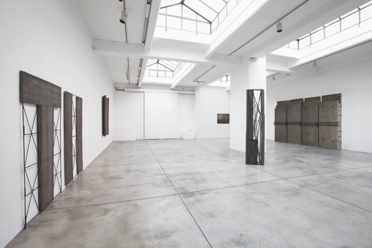 Giuseppe Uncini – Cemento e cemento disegnato - veduta della mostra presso la Cardi Gallery, Milano 2015