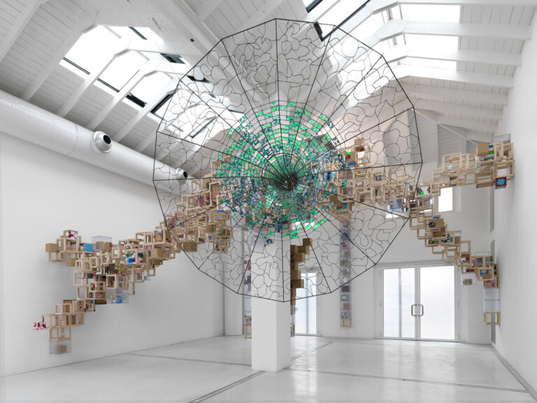 Jacob Hashimoto, Never Comes Tomorrow, 2015 - Courtesy Studio la Città - photo Michele Alberto Sereni