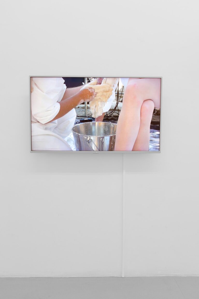 Lili Reynaud Dewar, Why should our bodies end at the skin, 2012 – still da video - Courtesy Galleria Emanuel Layr, Vienna - photo Giorgio Benni