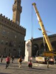 Linstallazione del Gigante in Piazza della Signoria Firenze Michelangiolesca: premiati Jan Fabre, Cristina Acidini, Domenico Bianchi, Marco Casamonti, Alba Donati. E in Piazza Signoria fa discutere il Gigante che ammicca al David...