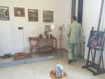 Luigi Ontani nello studio di Giorgio Morandi