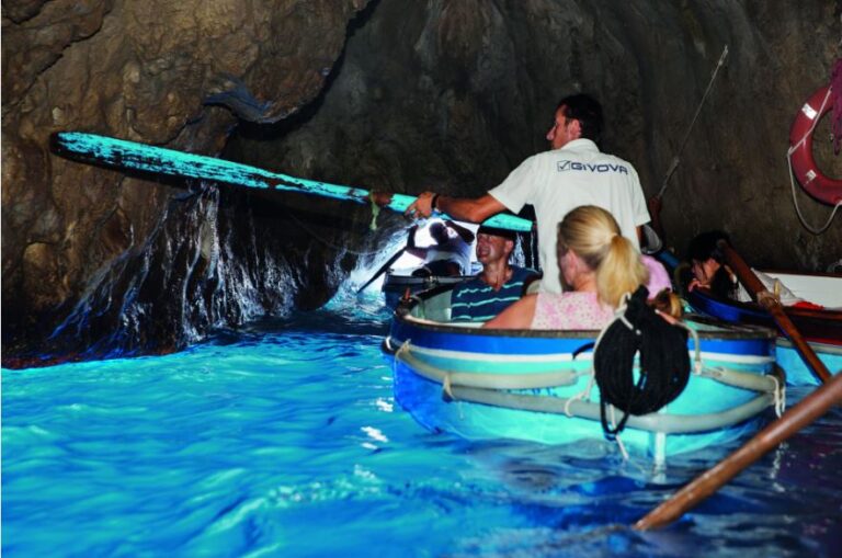 Martin Parr, The Amalfi Coast Italy. Capri Blue Grotto, 2014 - © Martin Parr-Magnum Photos-Studio Trisorio