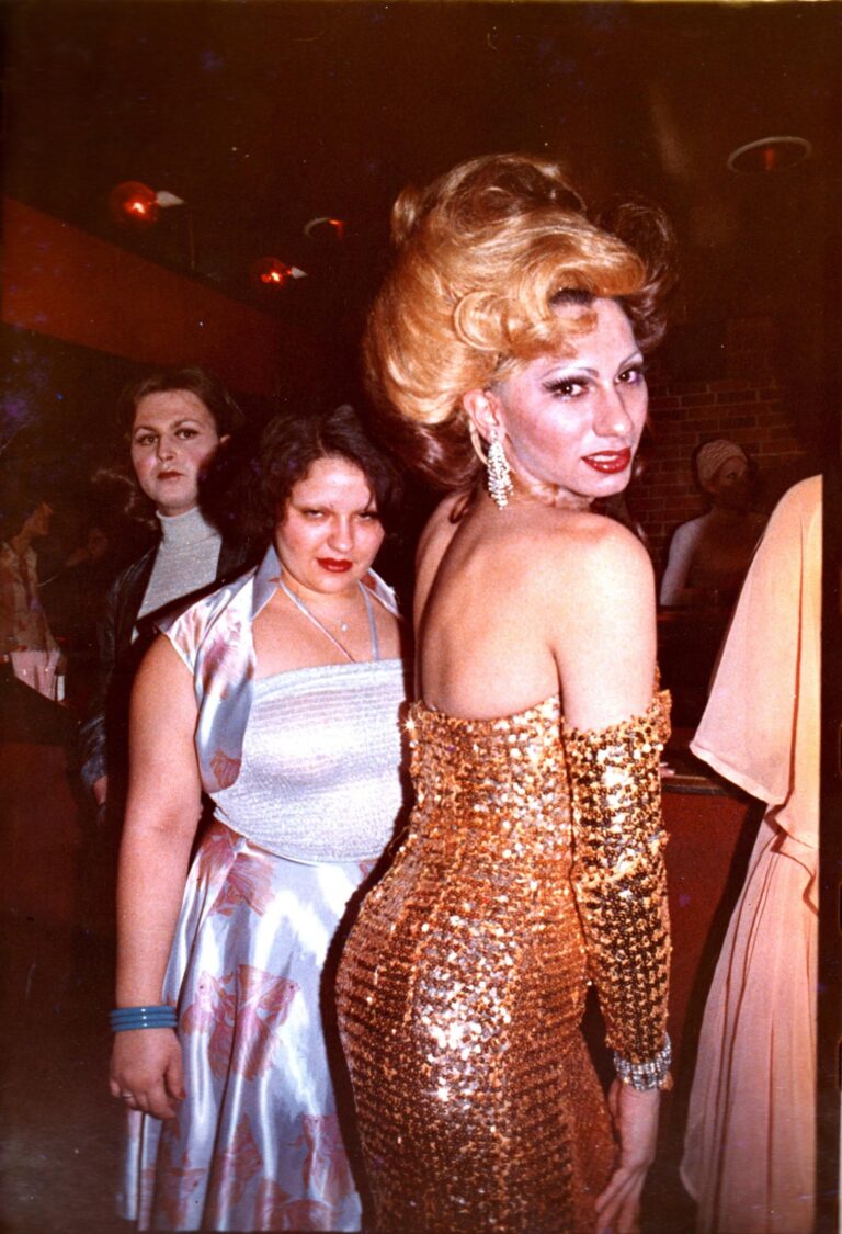 Nan Goldin, Naomi with her sister, Honey, 1972