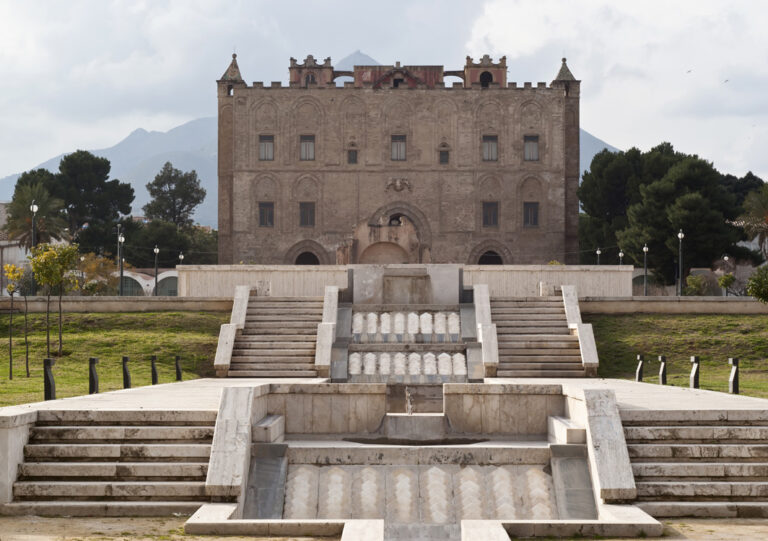 Palermo il Castello della Zisa L’ottava meraviglia di Sicilia. Un nuovo sito UNESCO sull’isola: il circuito arabo-normanno di Palermo è patrimonio dell’umanità. Stop a incuria e degrado?