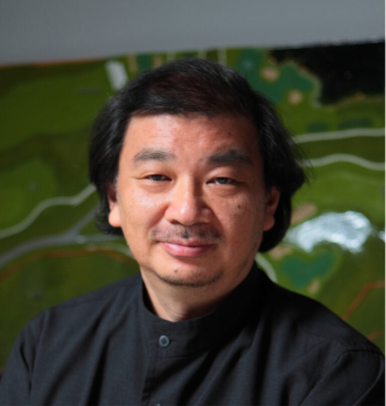 Shigeru Ban portrait Il modello architettonico come opera d'arte. Alla Triennale di Milano un'anteprima del futuro museo della Fondazione Archi-Depot, diretta da Shigeru Ban: ecco le immagini