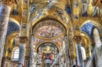 a Palermo interno della Chiesa di San Nicolò dei Greci detta della Martorana L’ottava meraviglia di Sicilia. Un nuovo sito UNESCO sull’isola: il circuito arabo-normanno di Palermo è patrimonio dell’umanità. Stop a incuria e degrado?