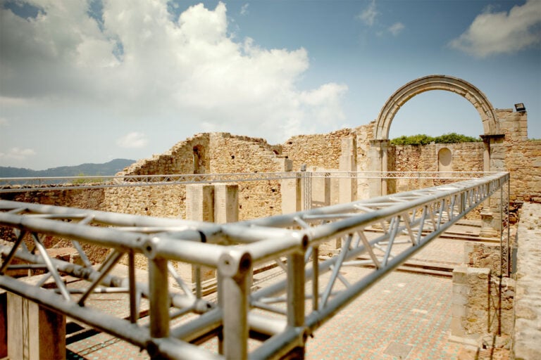 convento dei cento archi ficarra struttura per canoilas Ficarra, quando la Sicilia è internazionale. In corso le summer school per artisti, curatori, intellettuali, dirette da Mauro Cappotto. Piccole comunità esoteriche e creative  