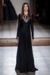 defile julien fournie automne hiver 2015 2016 3 Parigi, settimana della moda. Quando il fashion guarda all’arte. Guynon, Ferretti, Fournié, Viktor & Rolf: quattro collezioni che citano cinema, teatro, pittura