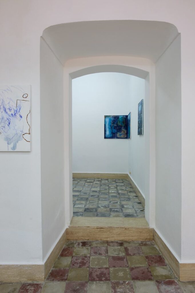 Arte dell’America Latina, in Sardegna. Apre a Cagliari la nuova galleria Macca: ecco le immagini dall’opening della personale di Diego Singh